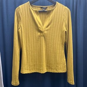 Banana Republic women’s light sweater